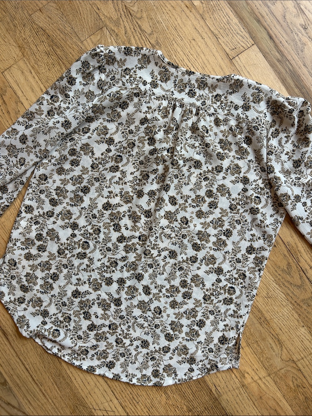 ๐ธ3 FOR $20๐ธ fun 2 fun Cream and Brown Floral Smocked Yoke Blouse - Picture 8 of 8